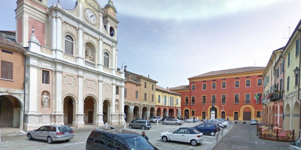 Piazza Giuseppe Mazzini in Guastalla (Reggio Emila). Piazza Giuseppe Mazzini in Guastalla (Reggio Emila).