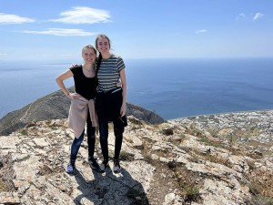 Rebecca Gladd and Caris Heminger took a cliffside retreat to Santorini 